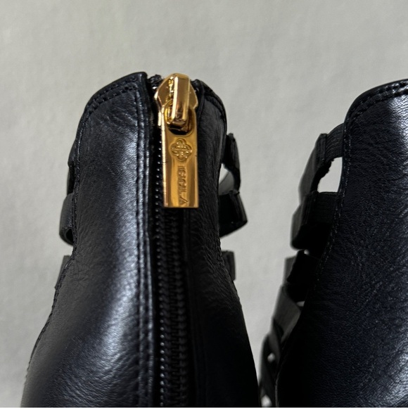 Isola size 11 Black Caged Leather Sandals with heel enclosure zippers. - Picture 13 of 15